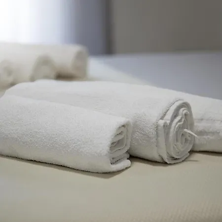 20min Walk Or 2min Drive To Veronafiere Apartment *