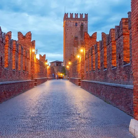 20min Walk Or 2min Drive To Veronafiere *